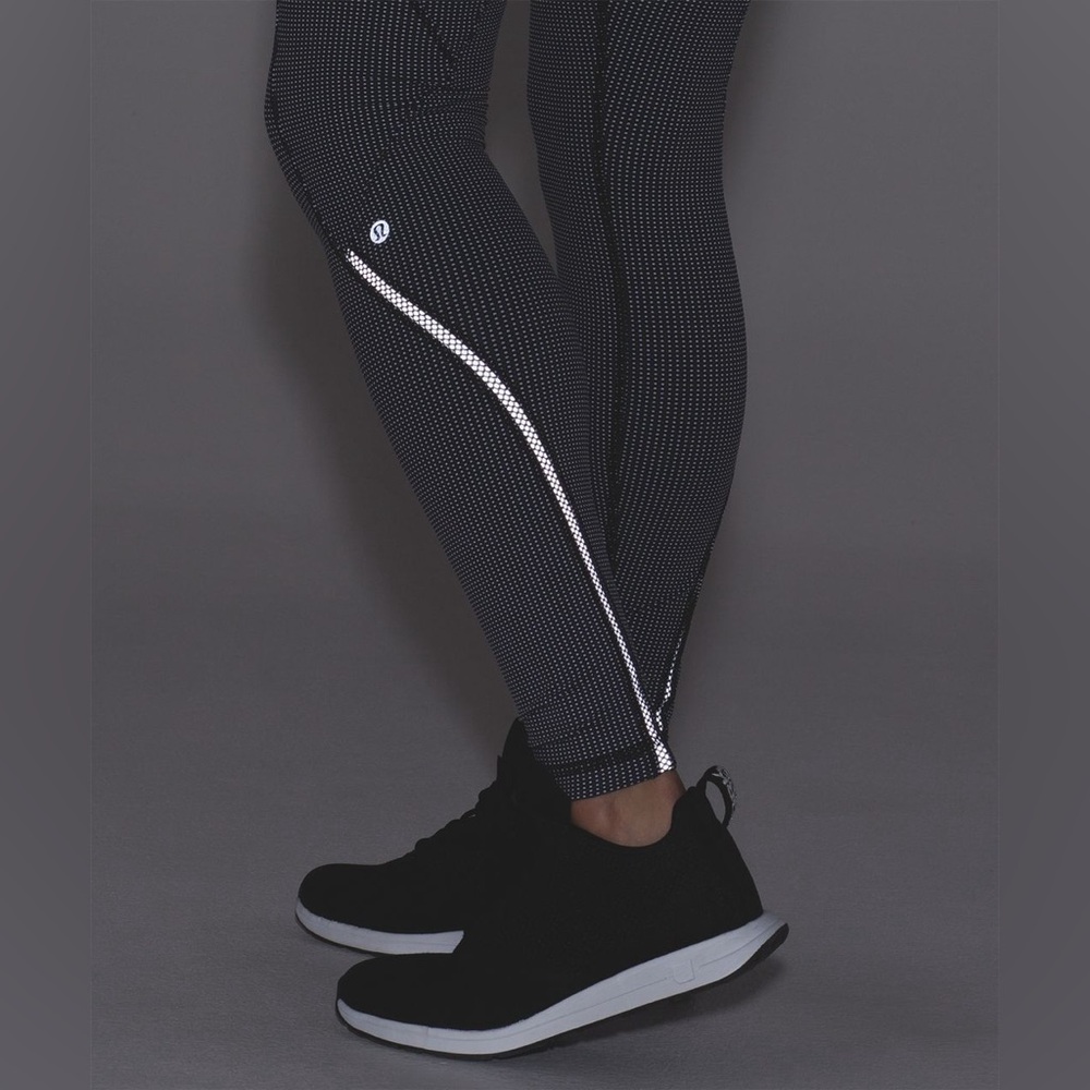 Lululemon Cadence Crusher Tight
Power Luxtreme Tiny Geo Black White reflective